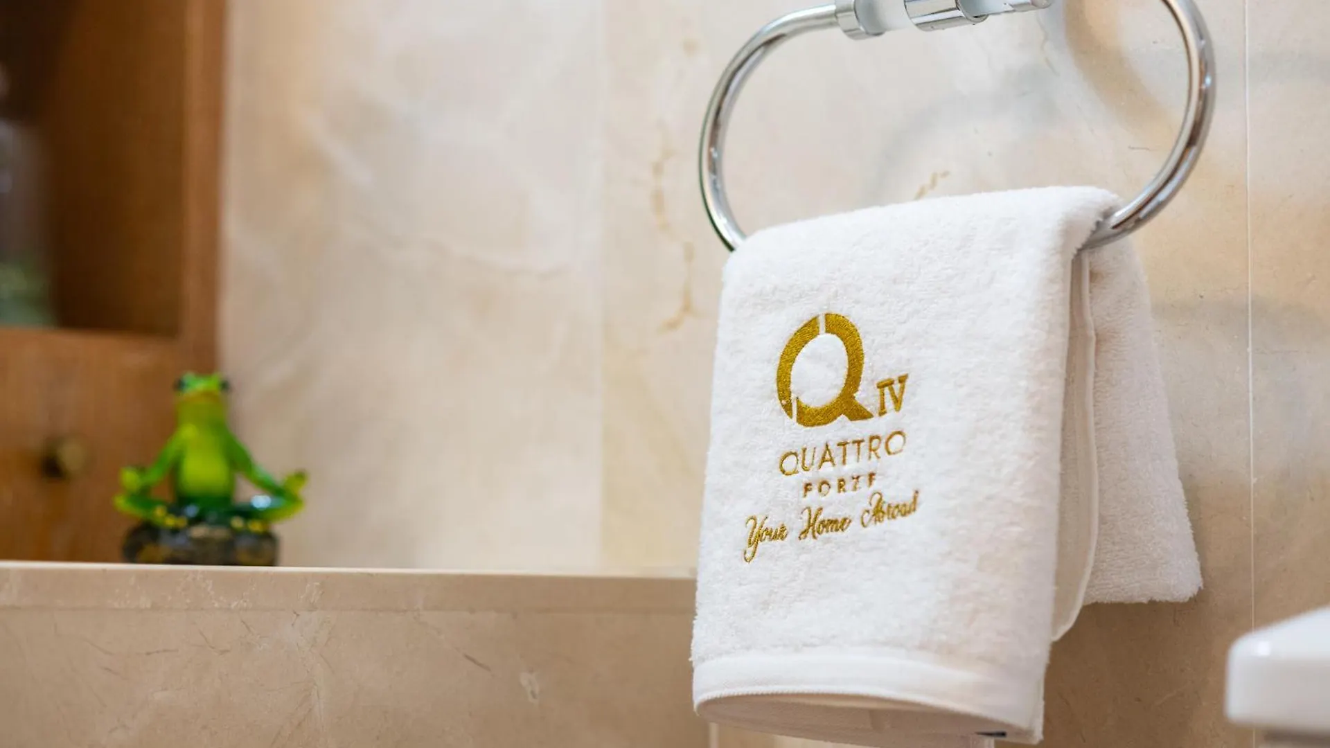 Quattro Beachfront Sea View Ap 4 Larnaca Kypr