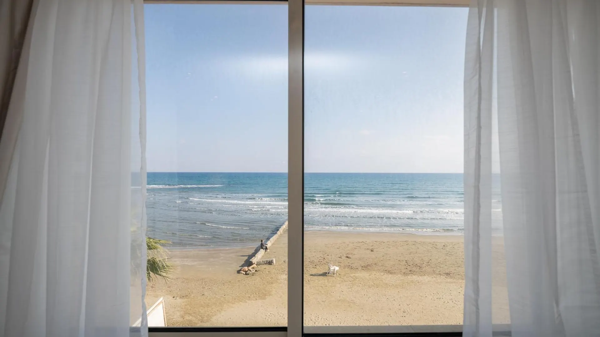 Quattro Beachfront Sea View Ap 4 Larnaca Apartmán